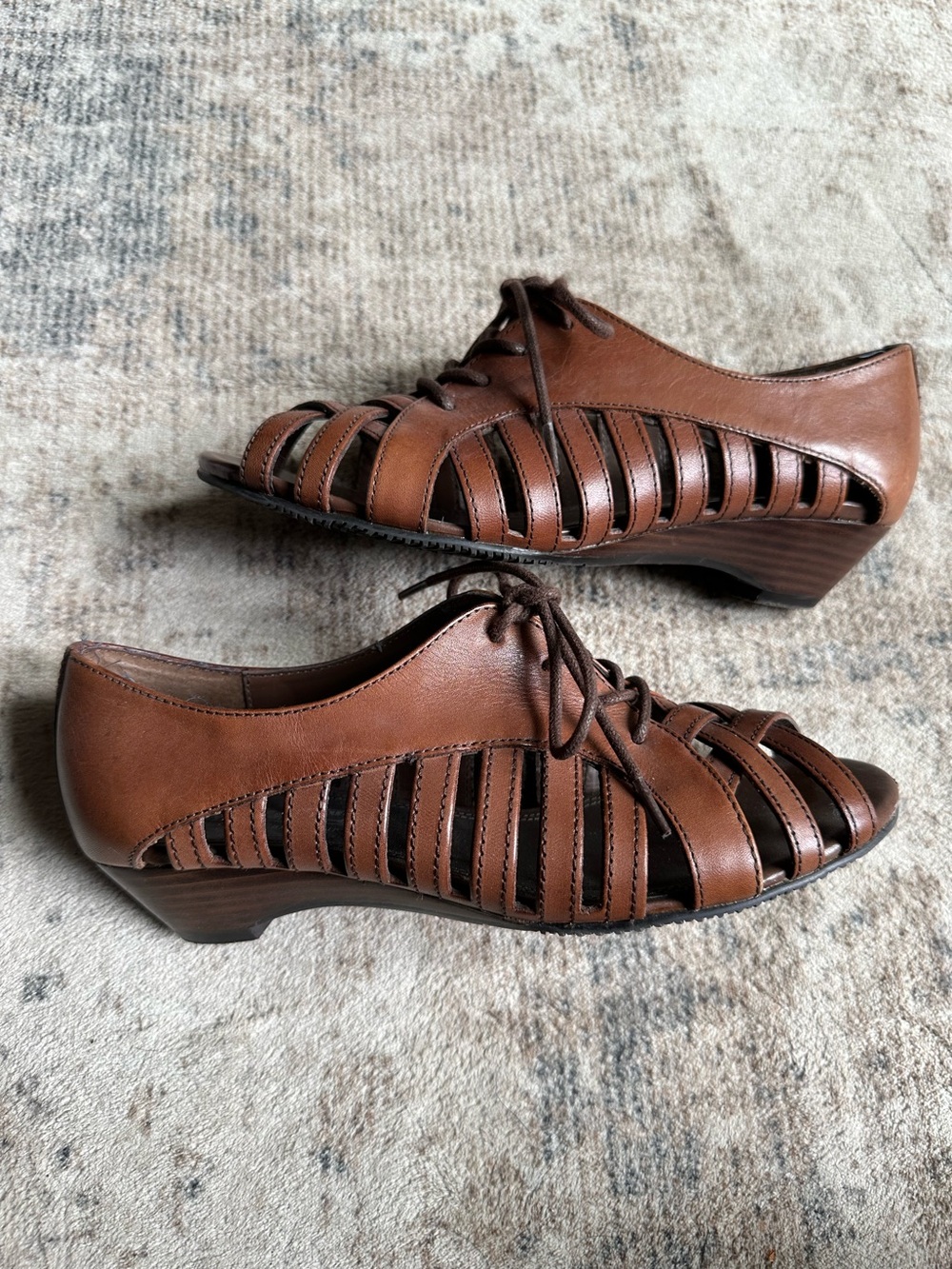 Coach and Four Jilley Leather Women Wedge
Sandal Pep Toe Shoes Sz
6.5M - Picture 3 of 8